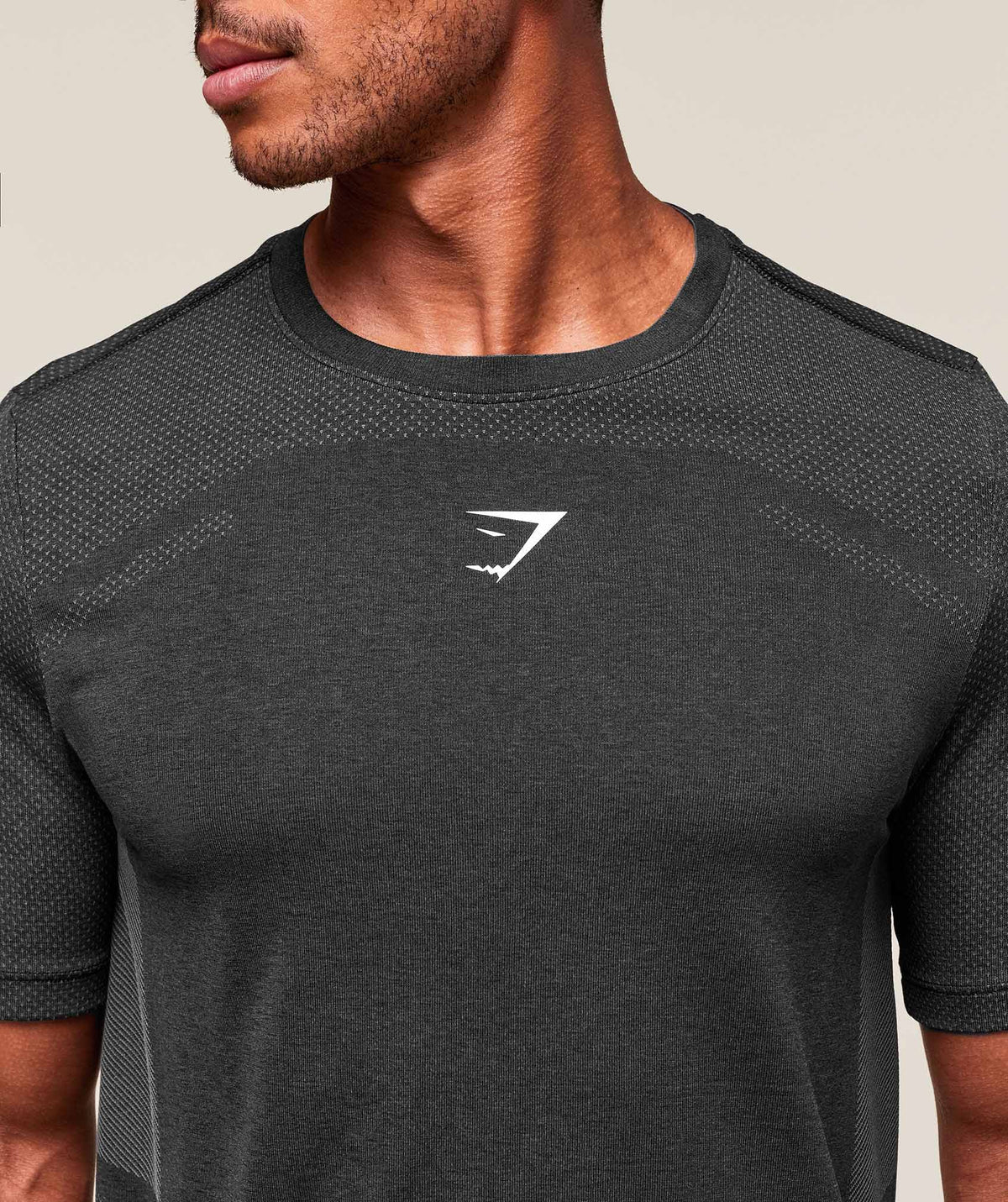 LIGHTWEIGHT SEAMLESS T-SHIRT