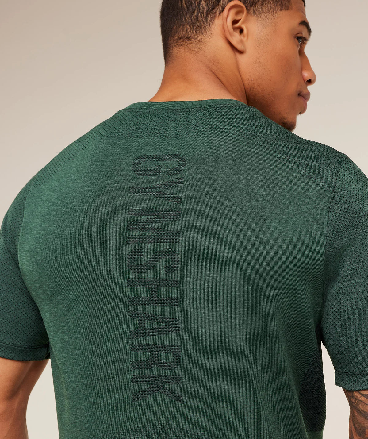 LIGHTWEIGHT SEAMLESS T-SHIRT