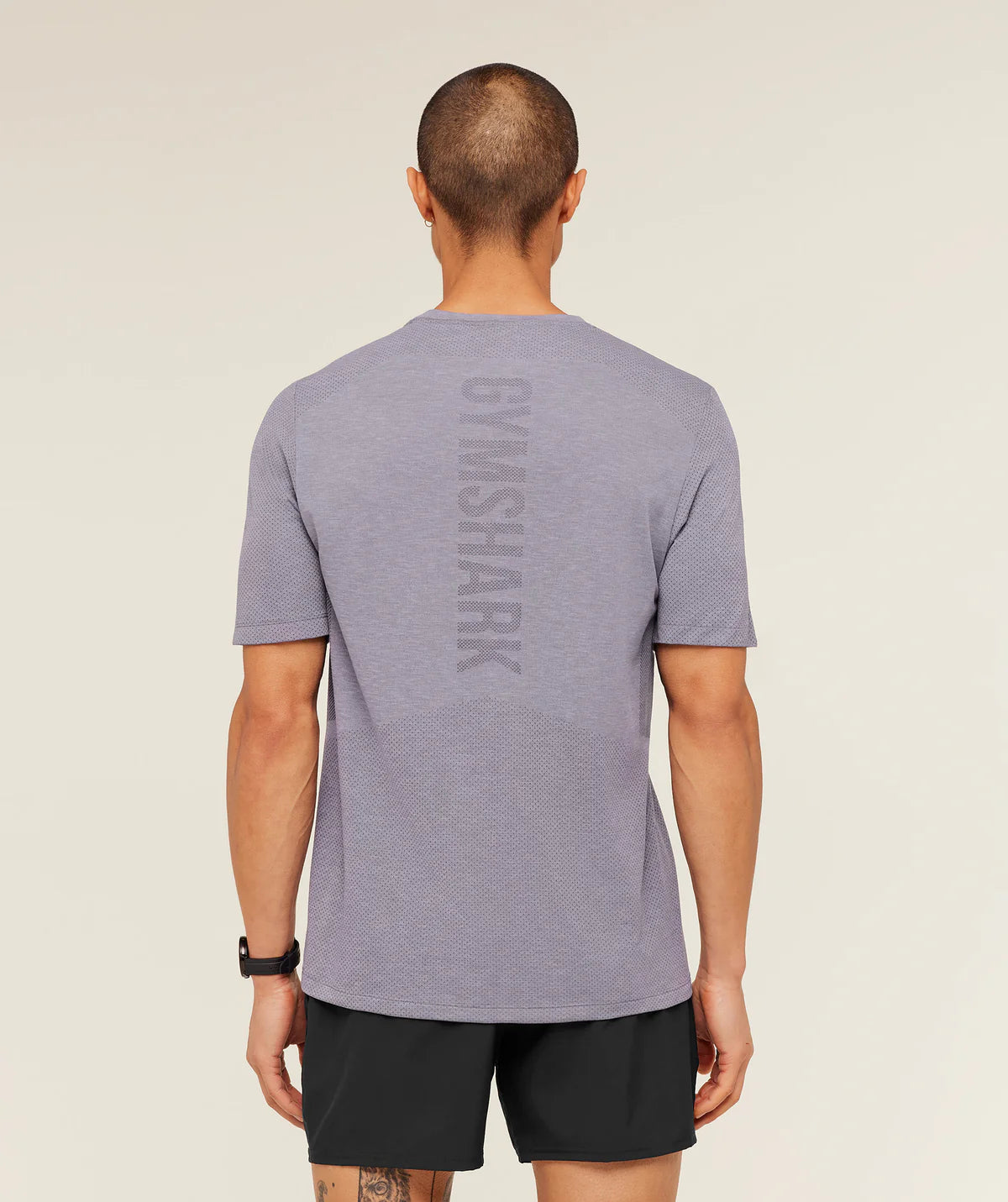 LIGHTWEIGHT SEAMLESS T-SHIRT