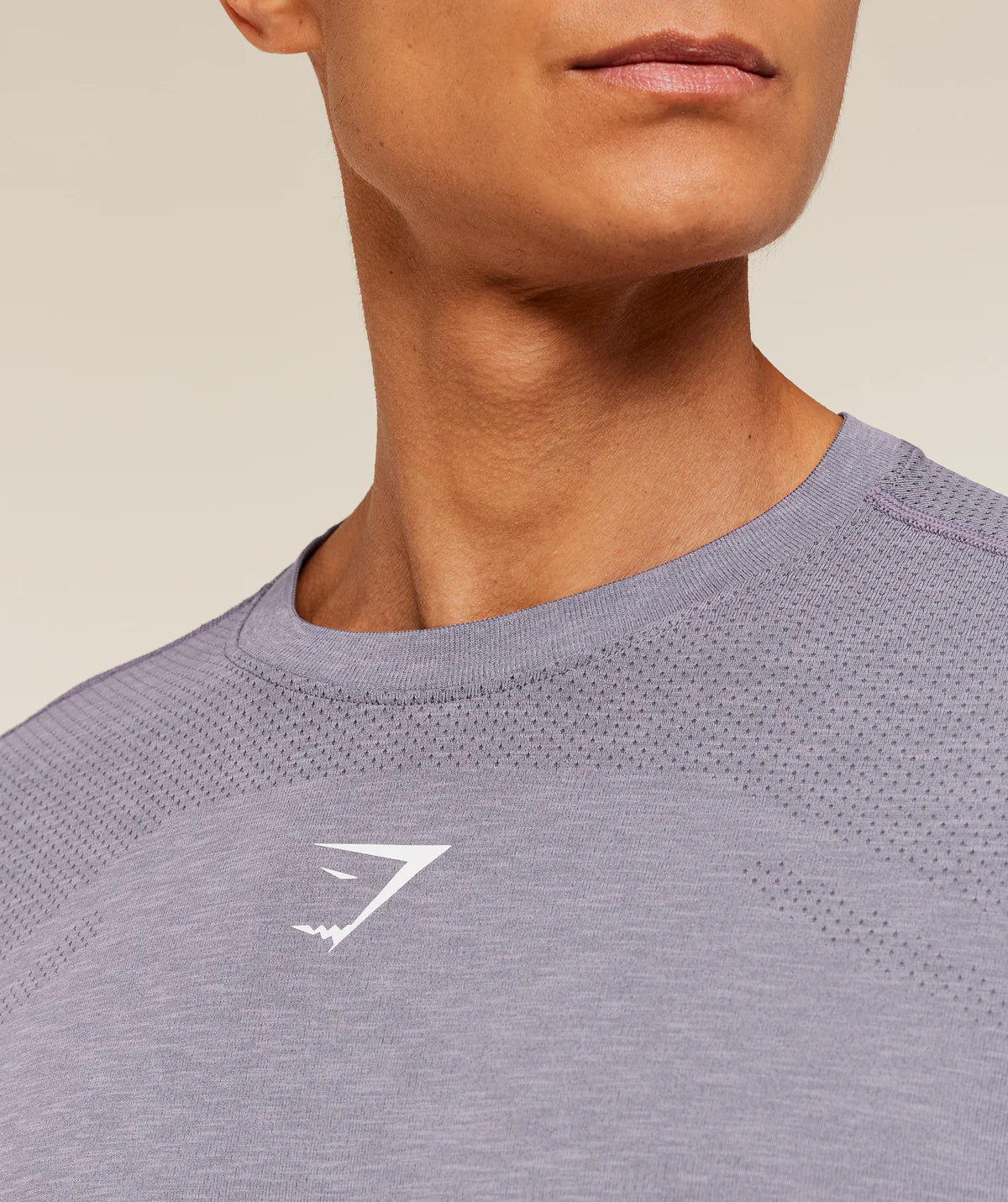 LIGHTWEIGHT SEAMLESS T-SHIRT