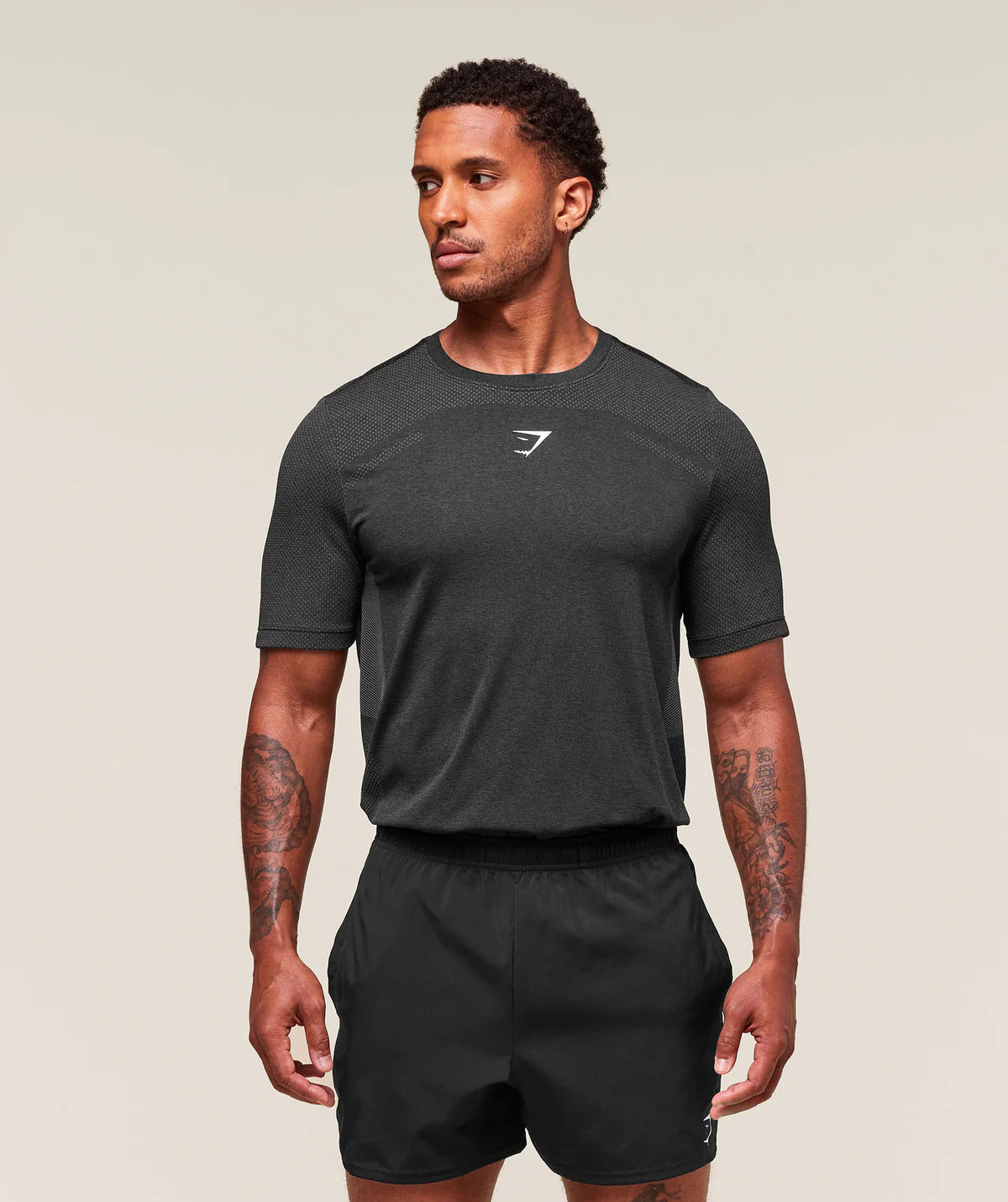 LIGHTWEIGHT SEAMLESS T-SHIRT