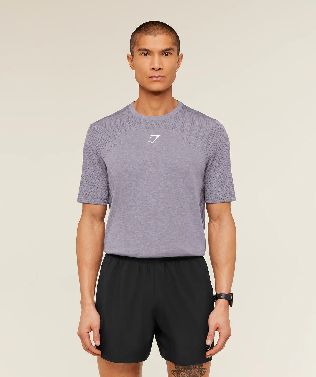 LIGHTWEIGHT SEAMLESS T-SHIRT