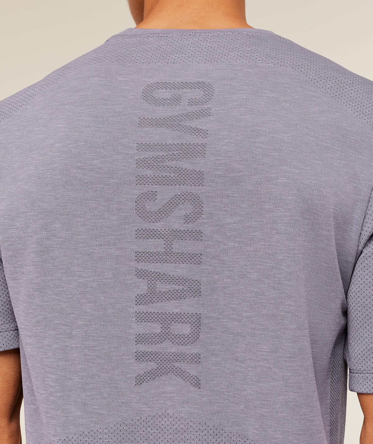 LIGHTWEIGHT SEAMLESS T-SHIRT