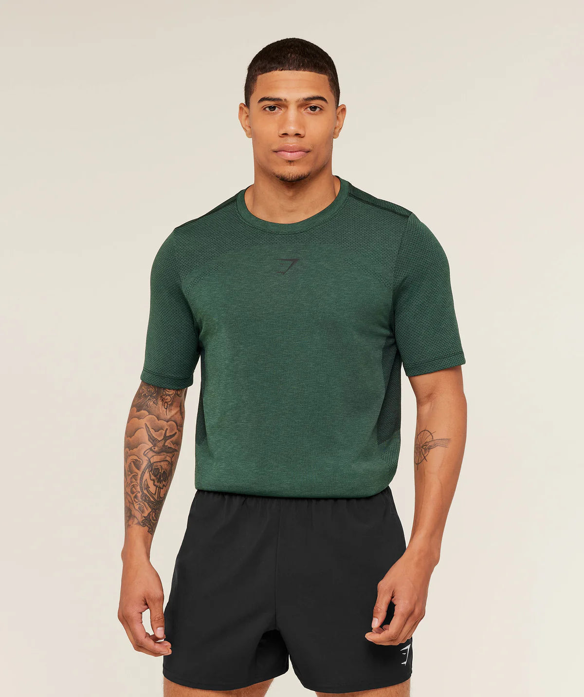 LIGHTWEIGHT SEAMLESS T-SHIRT