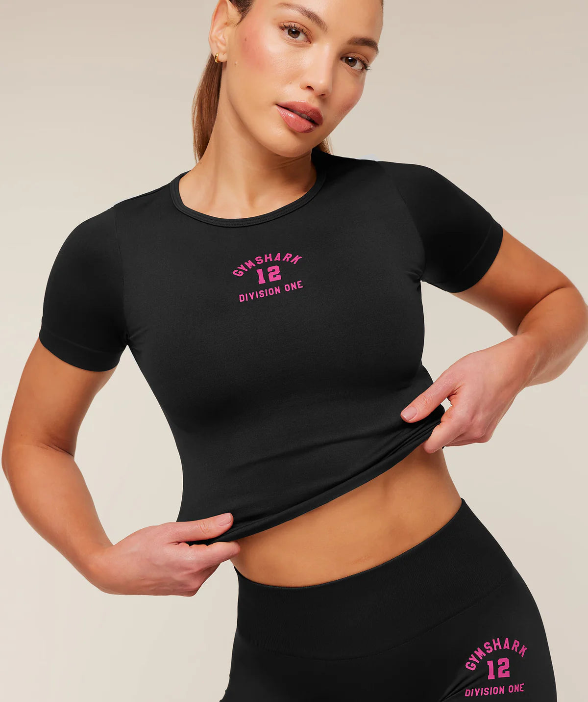 EVERYDAY SEAMLESS GRAPHIC SHORT SLEEVE TOP