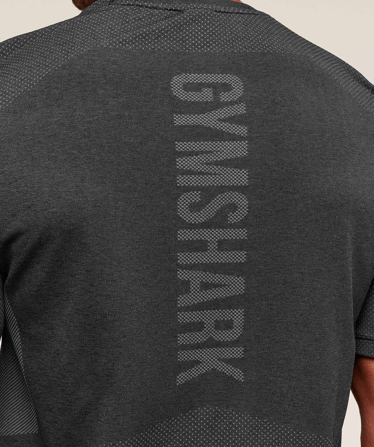 LIGHTWEIGHT SEAMLESS T-SHIRT