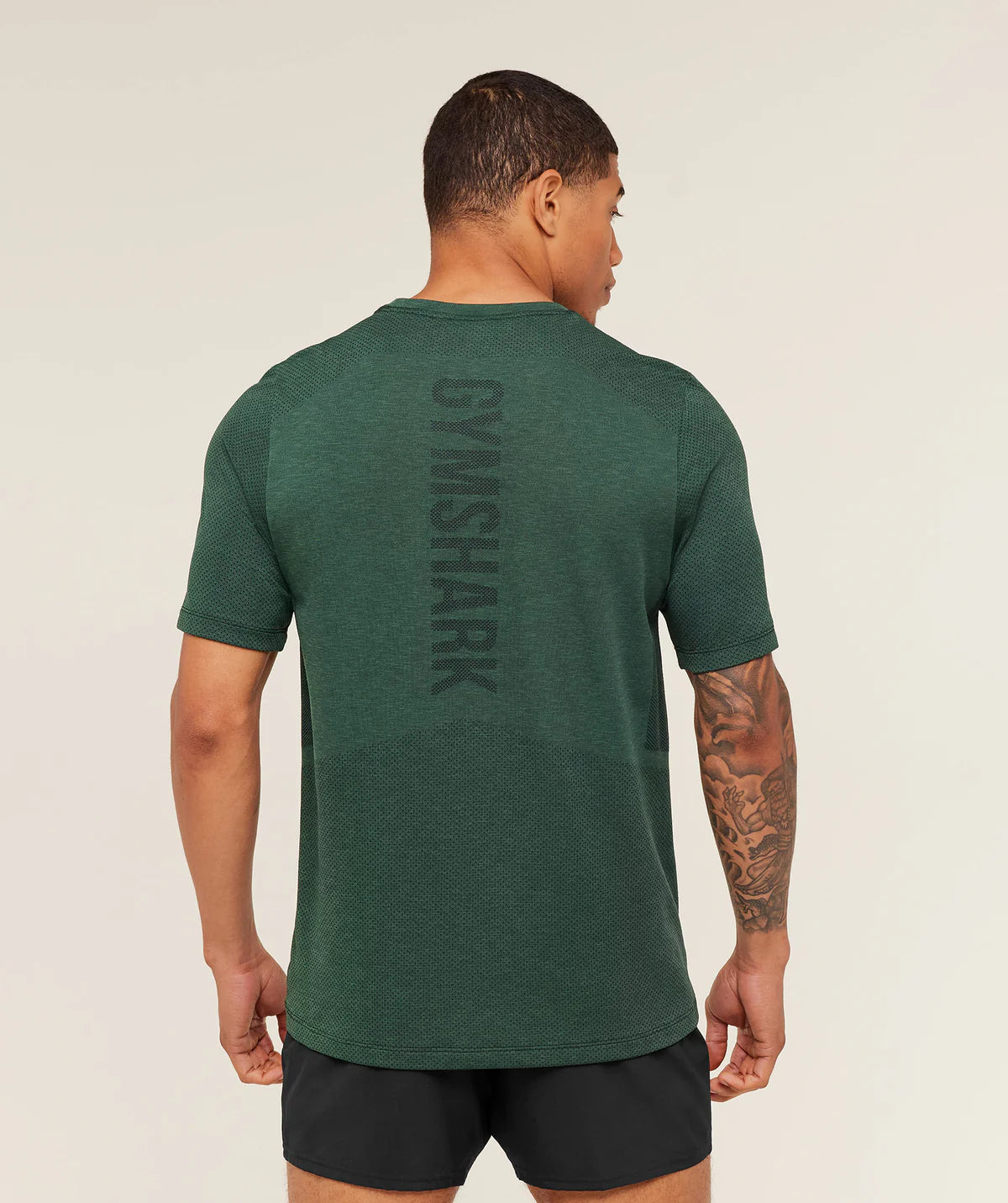 LIGHTWEIGHT SEAMLESS T-SHIRT